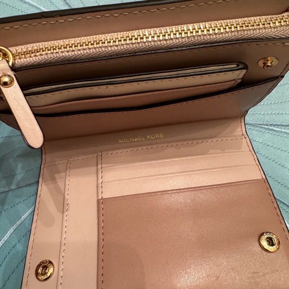Michael kors wallet - Picture 4 of 4